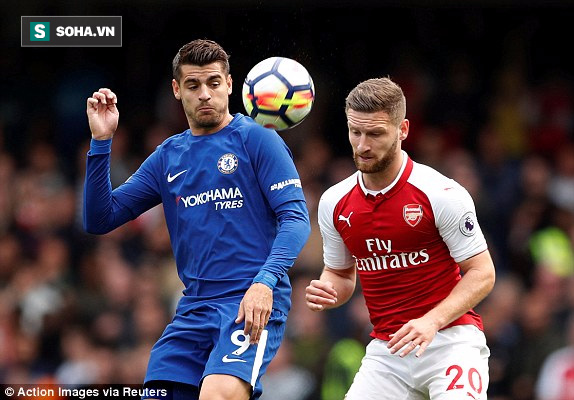 Bắn kém, Chelsea và Arsenal níu chân nhau nhìn thành Manchester bay cao - Ảnh 2.