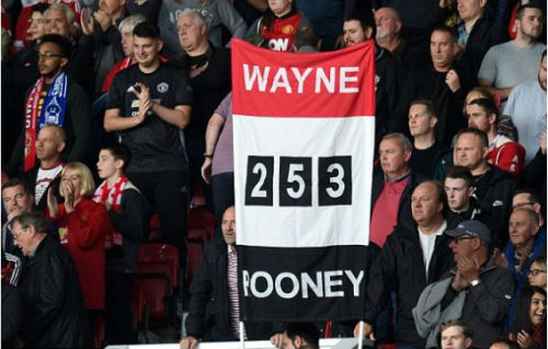 Cận cảnh ngày về Old Trafford buồn bã, cô đơn của Wayne Rooney - Ảnh 4.