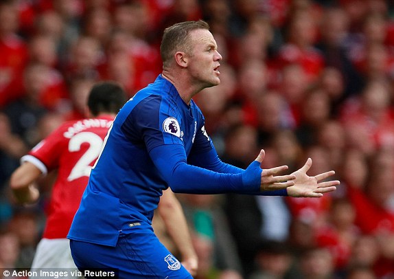 Cận cảnh ngày về Old Trafford buồn bã, cô đơn của Wayne Rooney - Ảnh 10.