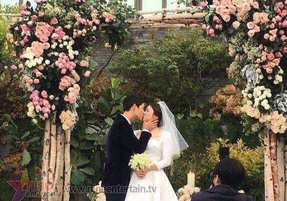 [TRỰC TIẾP TỪ HÀN QUỐC] Siêu đám cưới Song Hye Kyo - Song Joong Ki: Cô dâu chú rể tươi rói bên dàn khách mời hạng A - Ảnh 15.