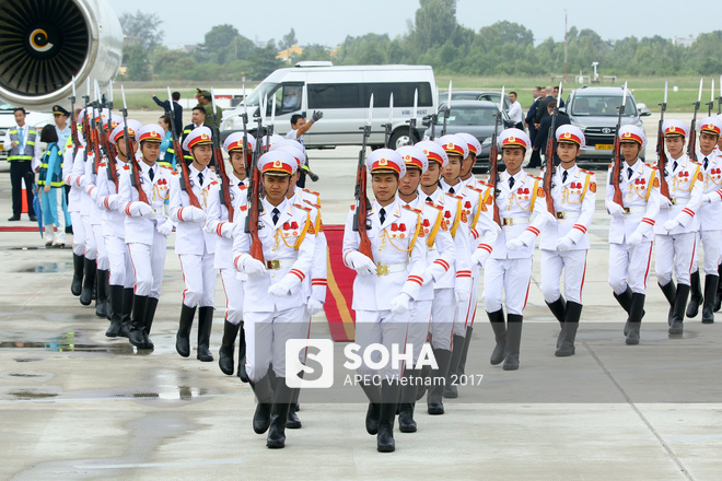 [ẢNH] Đội danh dự nghiêm trang đón Tổng thống Nga Vladimir Putin tại sân bay Đà Nẵng - Ảnh 5.