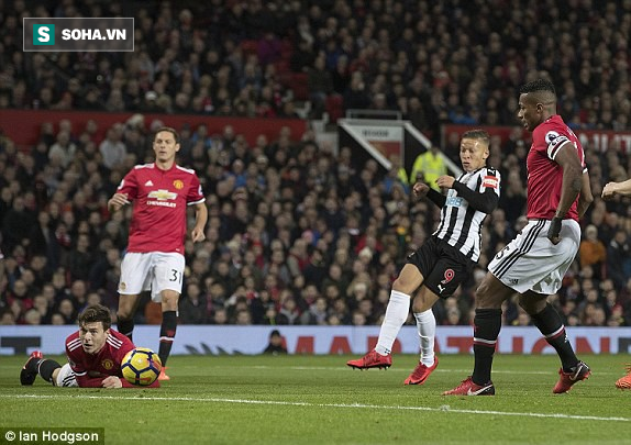 Pogba bừng sáng ngày trở lại, nâng cánh Man United lội ngược dòng ngoạn mục - Ảnh 2.