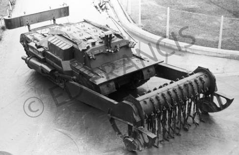 Con cóc Churchill - Xe tăng phá mìn FV3902 - Ảnh 3.