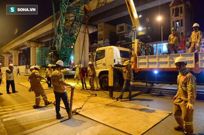 Cẩu thành công đầu tàu lên ray đường sắt trên cao Cát Linh - Hà Đông - Ảnh 16.