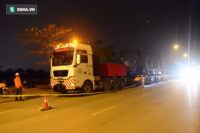 Cẩu thành công đầu tàu lên ray đường sắt trên cao Cát Linh - Hà Đông - Ảnh 13.