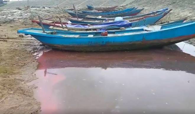 Xuất hiện thêm vệt nước màu đỏ trên biển Hà Tĩnh, Đà Nẵng - Ảnh 1.