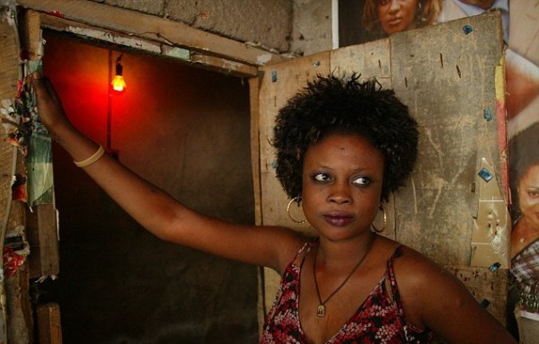 Cuộc sống bên trong ổ dịch HIV lớn nhất châu Phi - Ảnh 14.