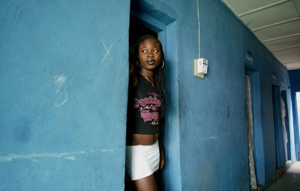 Cuộc sống bên trong ổ dịch HIV lớn nhất châu Phi - Ảnh 15.