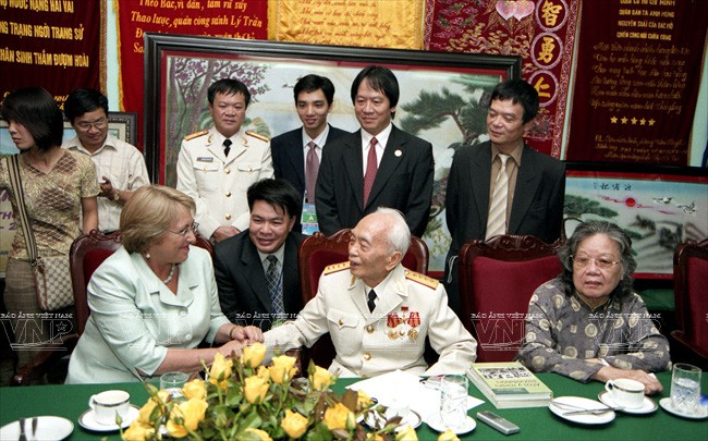 Michelle Bachelet: Nữ tổng thống quyền lực duy nhất ở châu Mỹ - Ảnh 10.