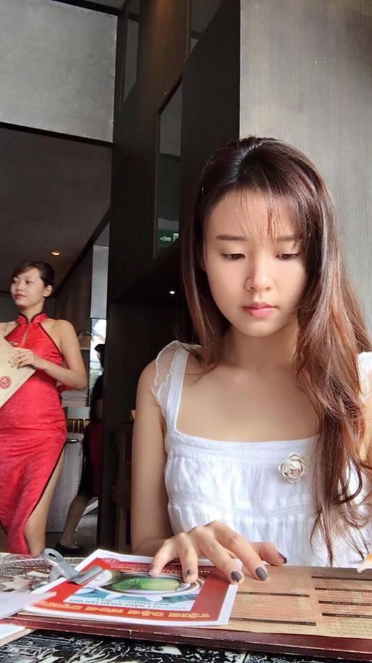 Không kẻ mắt, tô son: Đây là mặt mộc hoàn toàn của hotgirl Midu - Ảnh 1.