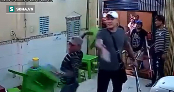 Côn đồ đập phá quán kem ở Sài Gòn: Người trong quán ném ly nên em xịt hơi cay - Ảnh 1.