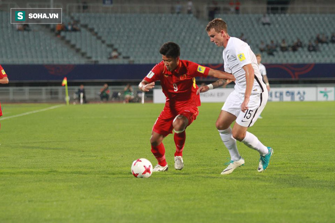 Nhìn U20 Việt Nam thi đấu, HLV Hoàng Anh Tuấn chỉ muốn xỏ giày vào sân ngay lập tức - Ảnh 1.
