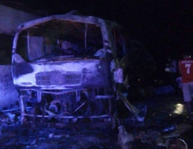 Video: Xe khách cháy dữ dội ở Lào, 4 người quê Nghệ An thương vong - Ảnh 3.