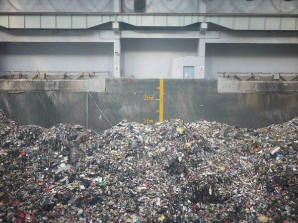 Trung Quốc mạo hiểm sức khỏe người dân khi trao thầu cho các cơ sở đốt rác tư nhân giá rẻ - Ảnh 2.