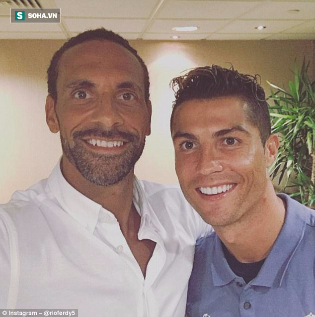 Ronaldo tươi rói khi gặp người bạn cũ ở Man United trước thềm CK Champions League - Ảnh 1.