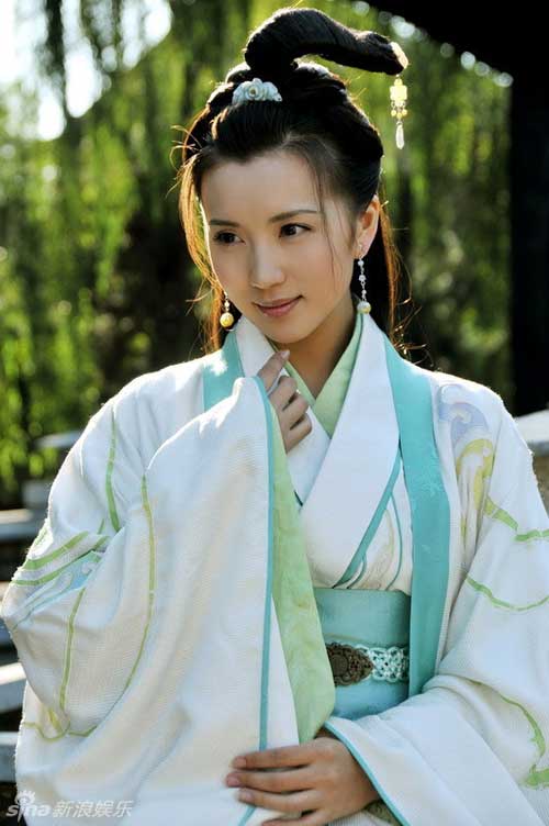 Vẻ đẹp vạn người mê ở tuổi 38 của diễn viên Như ý, Cát Tường - Ảnh 2.
