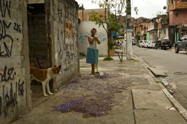 Chính quyền thành phố lớn nhất Brazil bị chỉ trích vì phát thực phẩm lạ cho trẻ em nghèo - Ảnh 2.