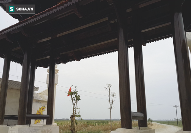 Cận cảnh cổng làng hơn 4 tỷ đồng làm từ gỗ quý ở Nghệ An - Ảnh 6.