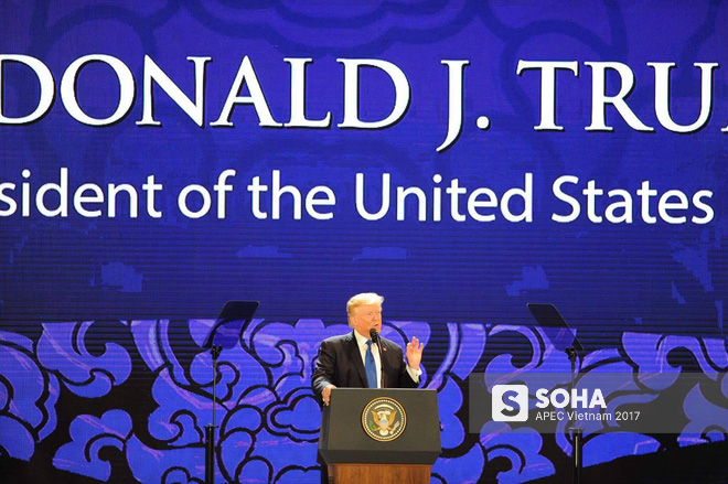 Tổng thống Donald Trump tới Cung Ariyana, phát biểu tại APEC CEO Summit - Ảnh 1.