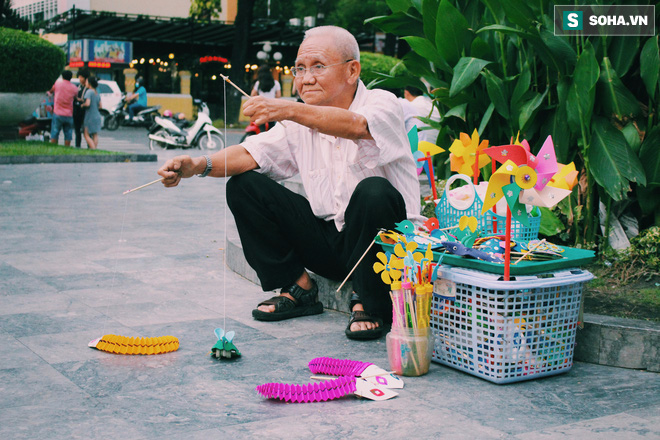 Chuyện về Ông Chuột - người đàn ông đặc biệt bên lề phố Sài Gòn - Ảnh 1.