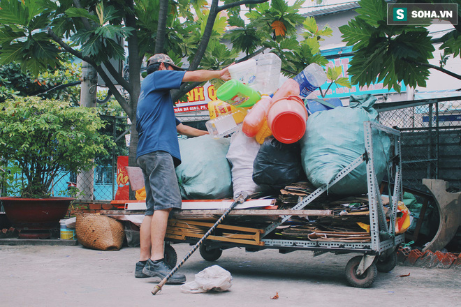 5 năm đi bới rác không cần tiền, câu chuyện đằng sau người đàn ông Sài Gòn khiến tất cả nể phục - Ảnh 3.