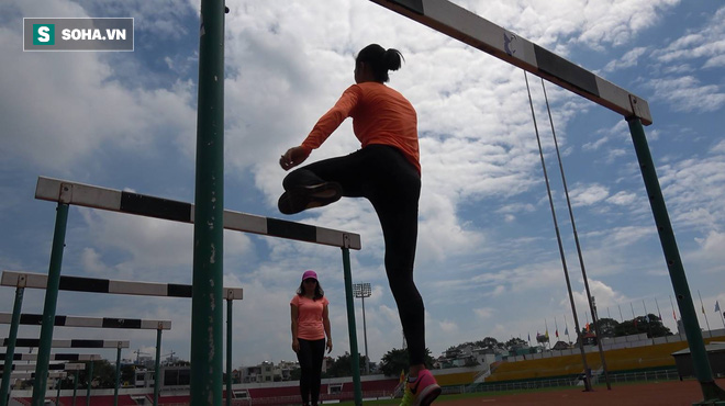 Cô gái vàng tìm được mẹ trên đường chạy không cần quan tâm đến đối thủ ở SEA Games - Ảnh 2.