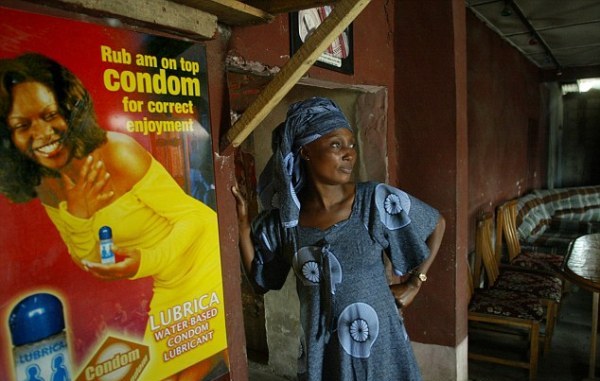 Cuộc sống bên trong ổ dịch HIV lớn nhất châu Phi - Ảnh 17.