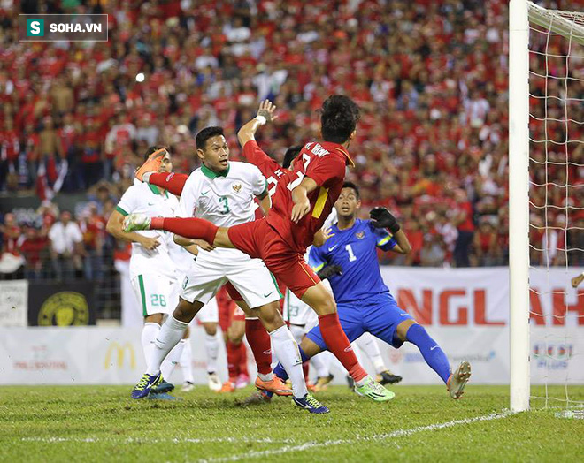 Indonesia chơi bóng thô bạo, U22 Việt Nam bị phạm lỗi quá nhiều ở hiệp 1 - Ảnh 1.