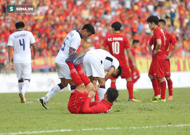 3 bóng ma của bóng đá Việt Nam chờ đợi Kiatisak - Ảnh 1.