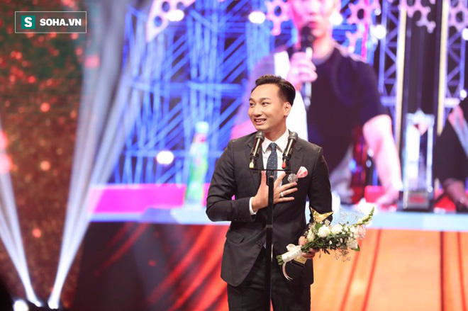 VTV Awards 2017: Bảo Thanh và chồng có cử chỉ thân mật khi vừa nhận giải Nữ diễn viên ấn tượng - Ảnh 11.