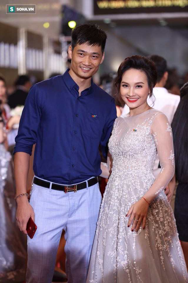 VTV Awards 2017: Bảo Thanh và chồng có cử chỉ thân mật khi vừa nhận giải Nữ diễn viên ấn tượng - Ảnh 20.
