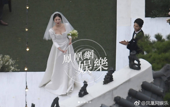[TRỰC TIẾP TỪ HÀN QUỐC] Siêu đám cưới Song Hye Kyo - Song Joong Ki: Cô dâu chú rể tươi rói bên dàn khách mời hạng A - Ảnh 22.