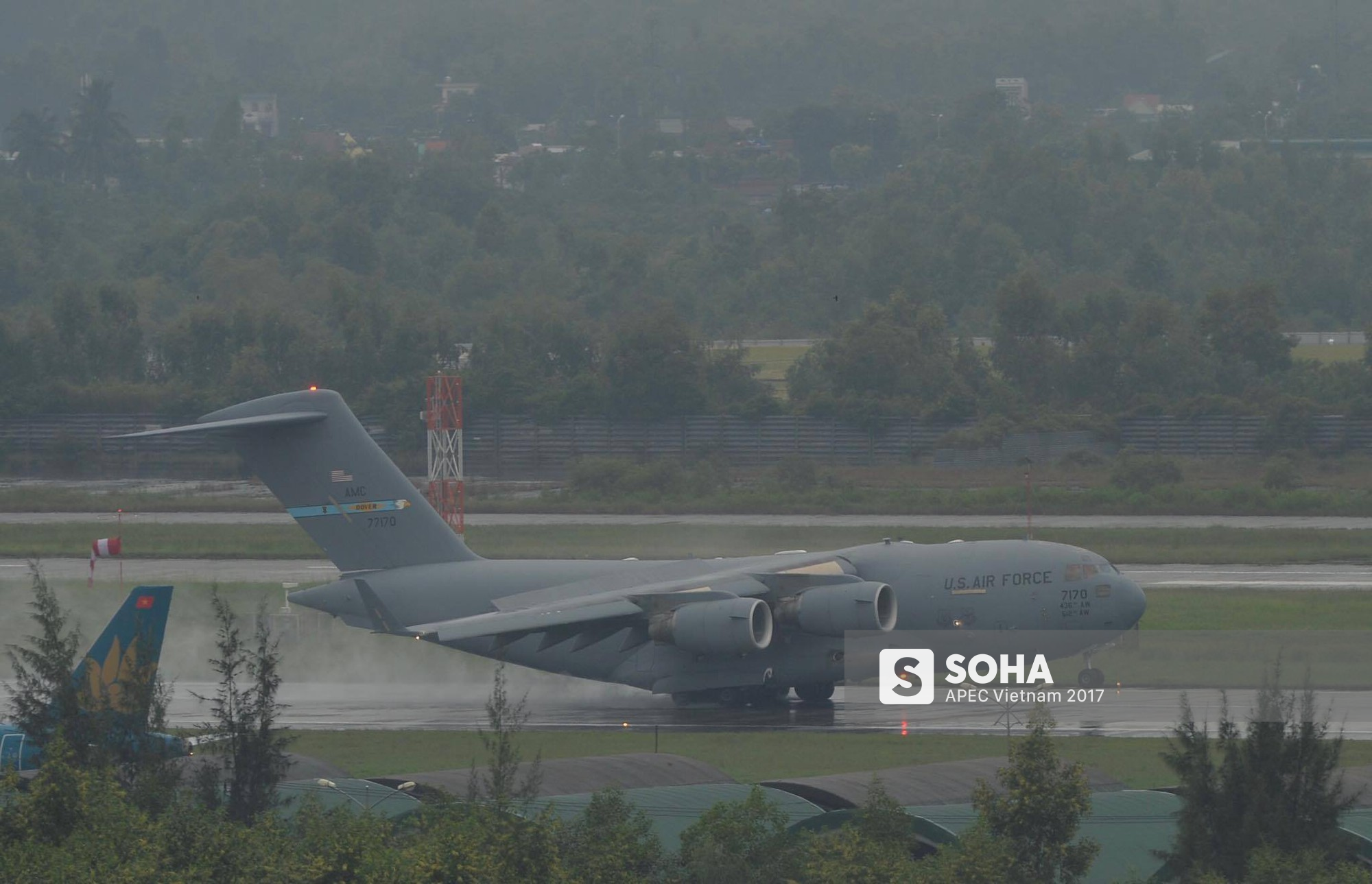4 vận tải cơ C-17 Mỹ lần lượt đáp xuống Đà Nẵng, vận chuyển trang bị quan trọng phục vụ ông Trump ở APEC - Ảnh 8.