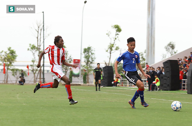 TRỰC TIẾP: Cùng Ryan Giggs và Paul Scholes xem U15 PVF đối đầu U15 Stoke City - Ảnh 4.