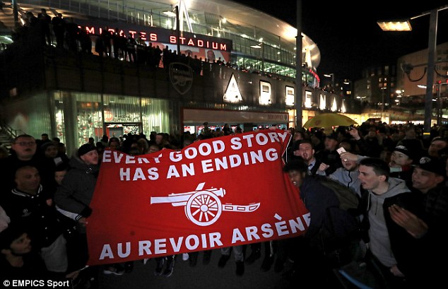 CĐV Arsenal phẫn nộ: “Wenger, ông đã giết chết CLB của chúng tôi” - Ảnh 3.