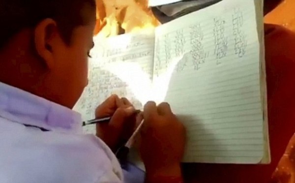 Ngôi trường đặc biệt, nơi 300 em học sinh đều có thể viết cùng lúc bằng cả hai tay - Ảnh 4.