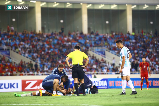 NÓNG: Cầu thủ Argentina nhập viện khi đá giao hữu với thầy trò Hữu Thắng - Ảnh 4.