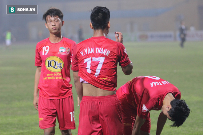 V-League hạ màn: Lạ lùng với cái đen đủi của Hà Nội, may mắn của HAGL - Ảnh 4.