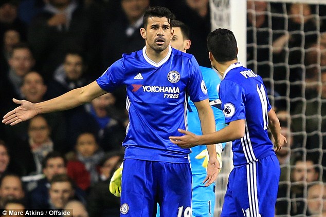 Đằng sau việc Costa và Pedro cãi vã ngay trong trận gặp Tottenham - Ảnh 3.
