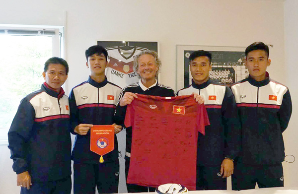 Chơi tưng bừng, U20 Việt Nam thắng đội bóng Hà Lan 4 bàn trắng - Ảnh 3.