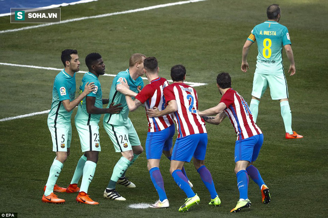 Messi xuất thần phút chót, Barcelona giật tạm ngôi đầu của Real Madrid - Ảnh 7.