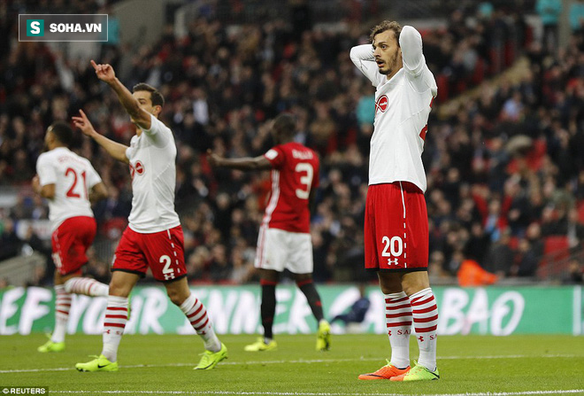 Chơi trò cút bắt, Ibrahimovic đưa Man United đăng quang trong nỗi lo thót tim - Ảnh 14.