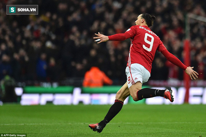 Chơi trò cút bắt, Ibrahimovic đưa Man United đăng quang trong nỗi lo thót tim - Ảnh 18.