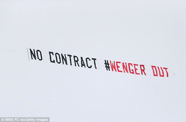Tiết lộ thỏa thuận miệng mới nhất giữa Wenger và Arsenal - Ảnh 1.