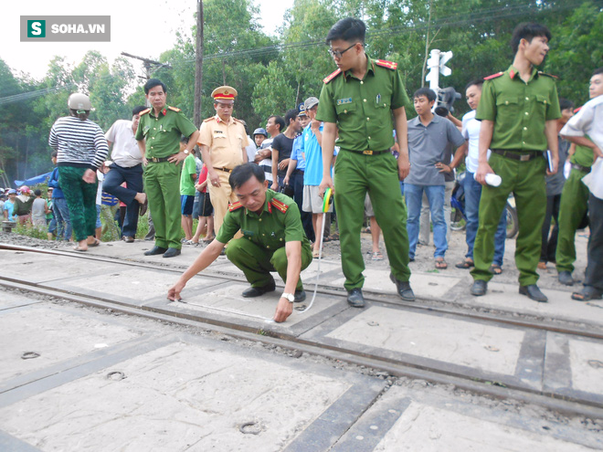 Tàu hỏa đâm ô tô 6 người thương vong: Chúng tôi nghe tiếng kéo lê vang lên kin kít - Ảnh 3.