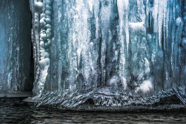 Chùm ảnh: Vẻ đẹp mê hoặc của những thác nước đóng băng trắng xóa ở cộng hòa Croatia - Ảnh 3.
