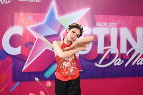 Các hot girl dự thi Miss Teen 2017 tại Đà Nẵng hát “chất”, nhảy đẹp - Ảnh 4.