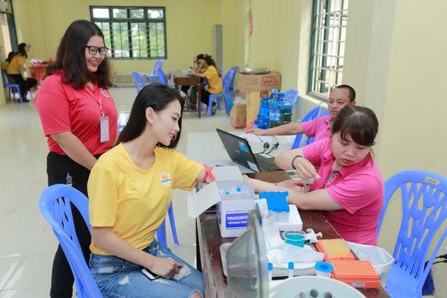 Á hậu Vân Quỳnh đồng hành cùng chương trình từ thiện Gọi nắng 2017  - Ảnh 3.