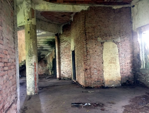Bên trong biệt thự kiểu Pháp bị bỏ hoang hơn 40 năm ở Đồng Nai - Ảnh 4.