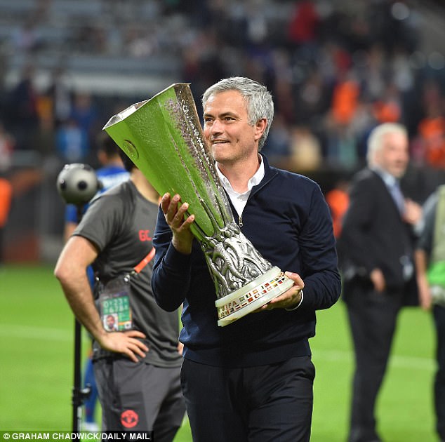 Mourinho miệng nói chán bóng đá, tay quăng kế hoạch 300 triệu lên bàn Man United - Ảnh 1.